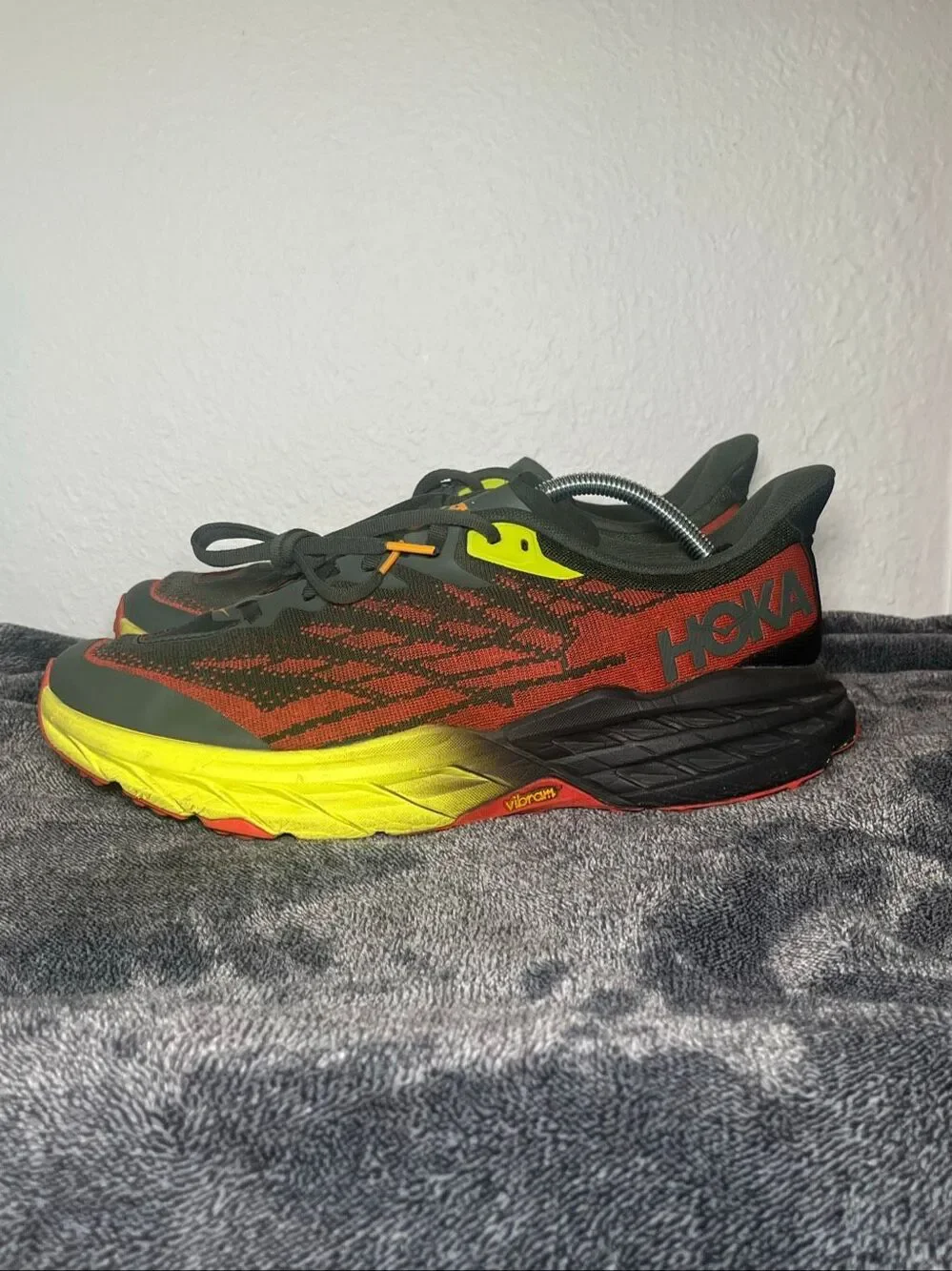 Hoka One One Speedgoat 5 Men’s Size 11 D Trail Running Shoes Thyme Fiesta 112315